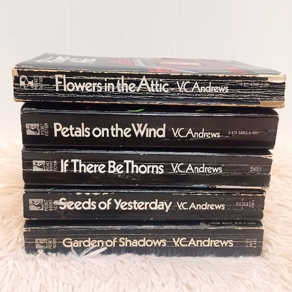 V.C ANDREWS Flowers In The Attic Series - Picture 8 of 9